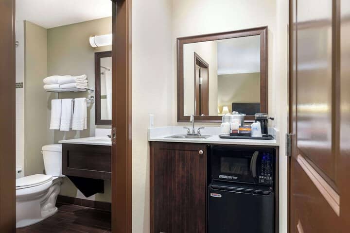 Room 16 of 33