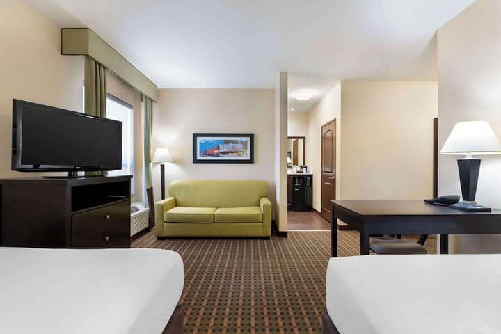 Room 15 of 33